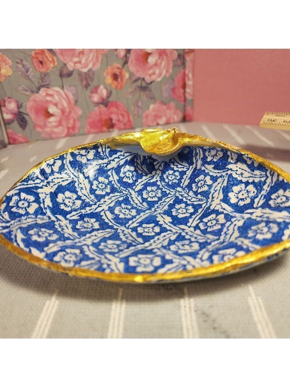 DECOUPAGE CLAM SHELL DECOUPAGE BLUE PATTERN ON A CLAM SHELL TRINKET DISH - Picture 7 of 11